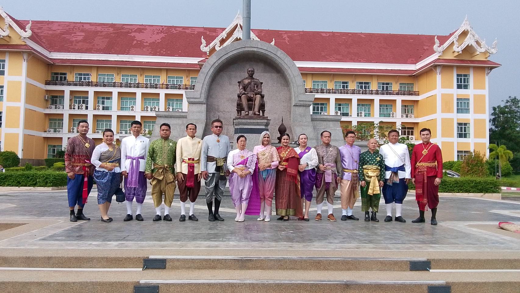 title - ร่ามพิธีถวายบังคมพระบรมราชานุสาวรีย์ พระบาทสมเด็จพระจุลจอมเกล้าเจ้าอยู่หัว (รัชกาลที่ 5) ภายใต้แนวคิด 
